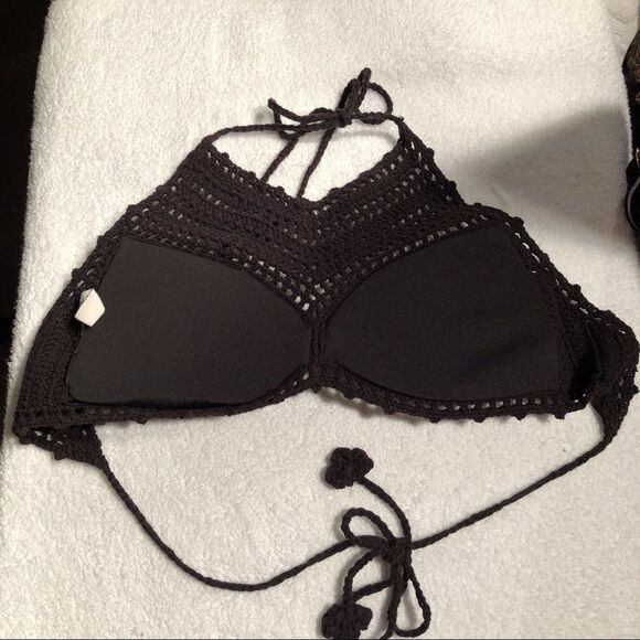Crochet Bikini top black label cut out Sz B cup, adjustable - Picture 1 of 4